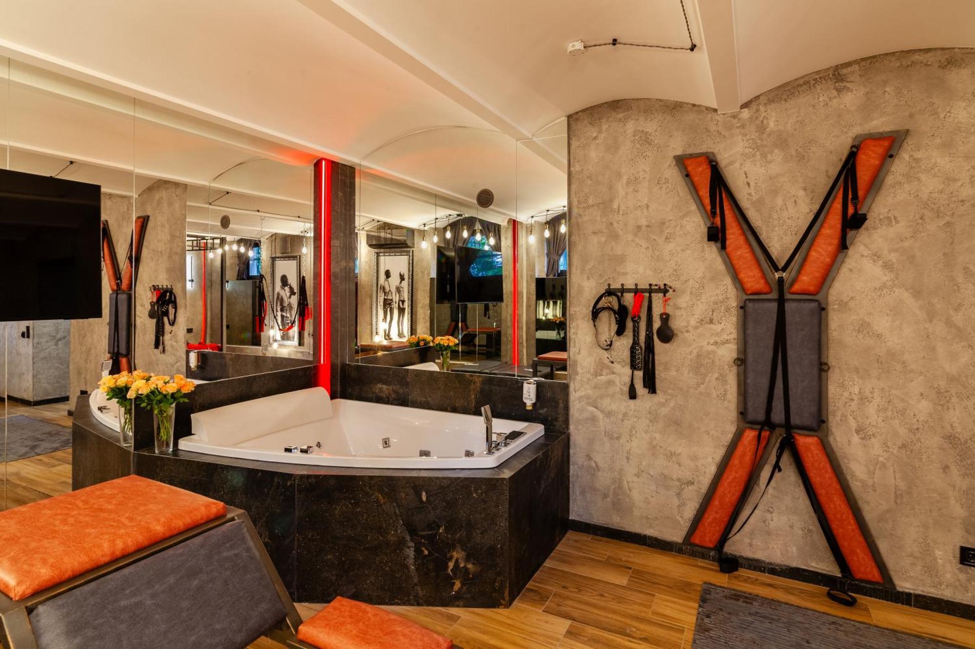 Royal Hot Jucuzzi Apartment Lwów Zewnętrze zdjęcie
