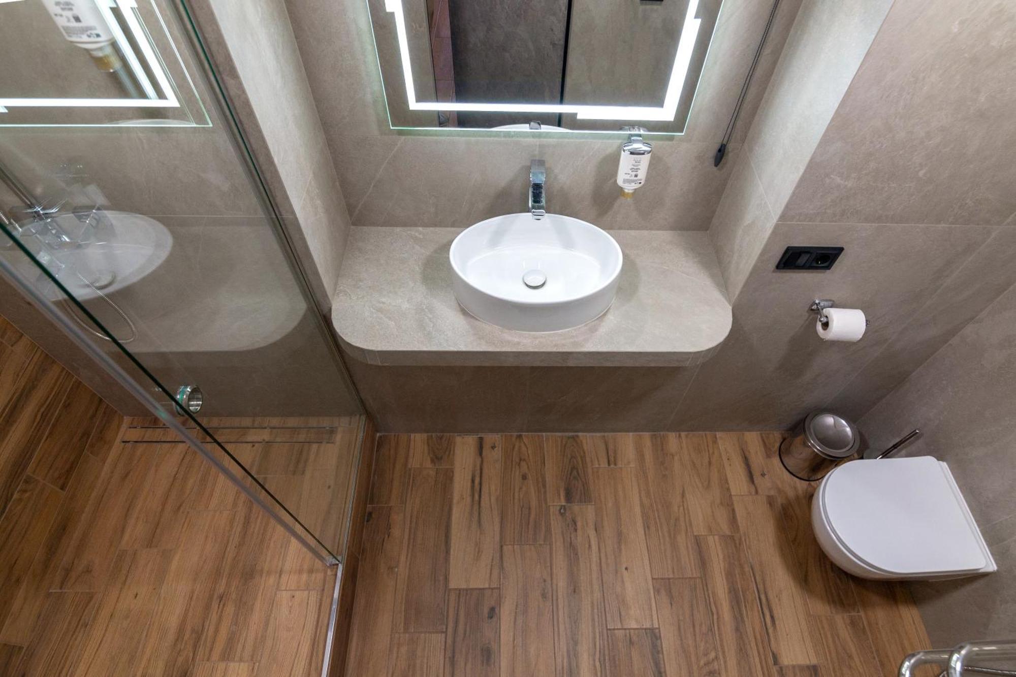 Royal Hot Jucuzzi Apartment Lwów Zewnętrze zdjęcie