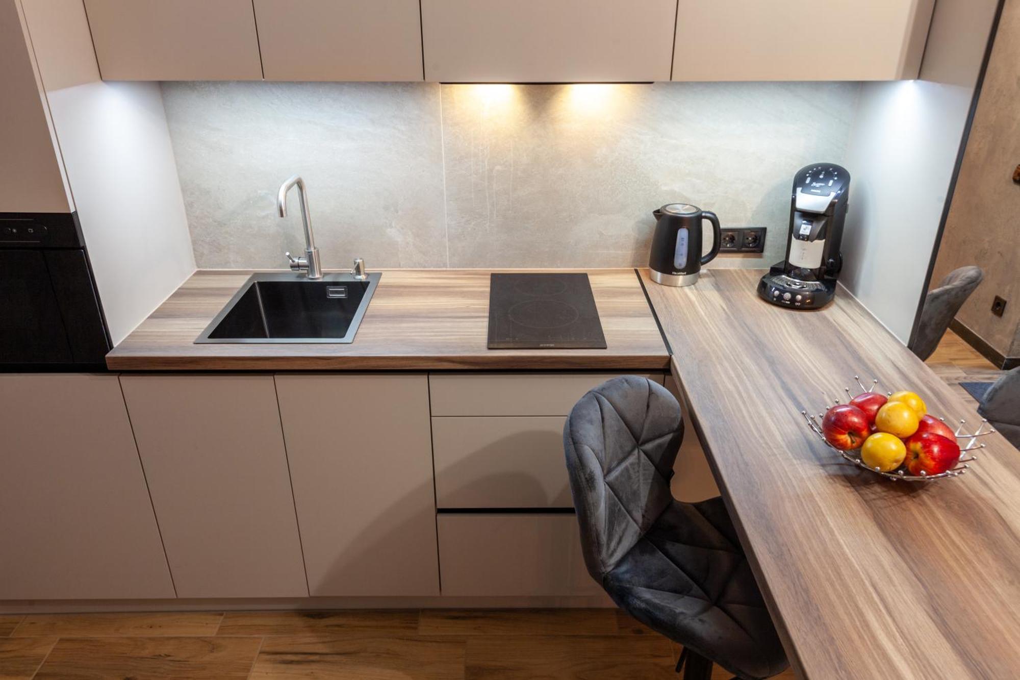 Royal Hot Jucuzzi Apartment Lwów Zewnętrze zdjęcie