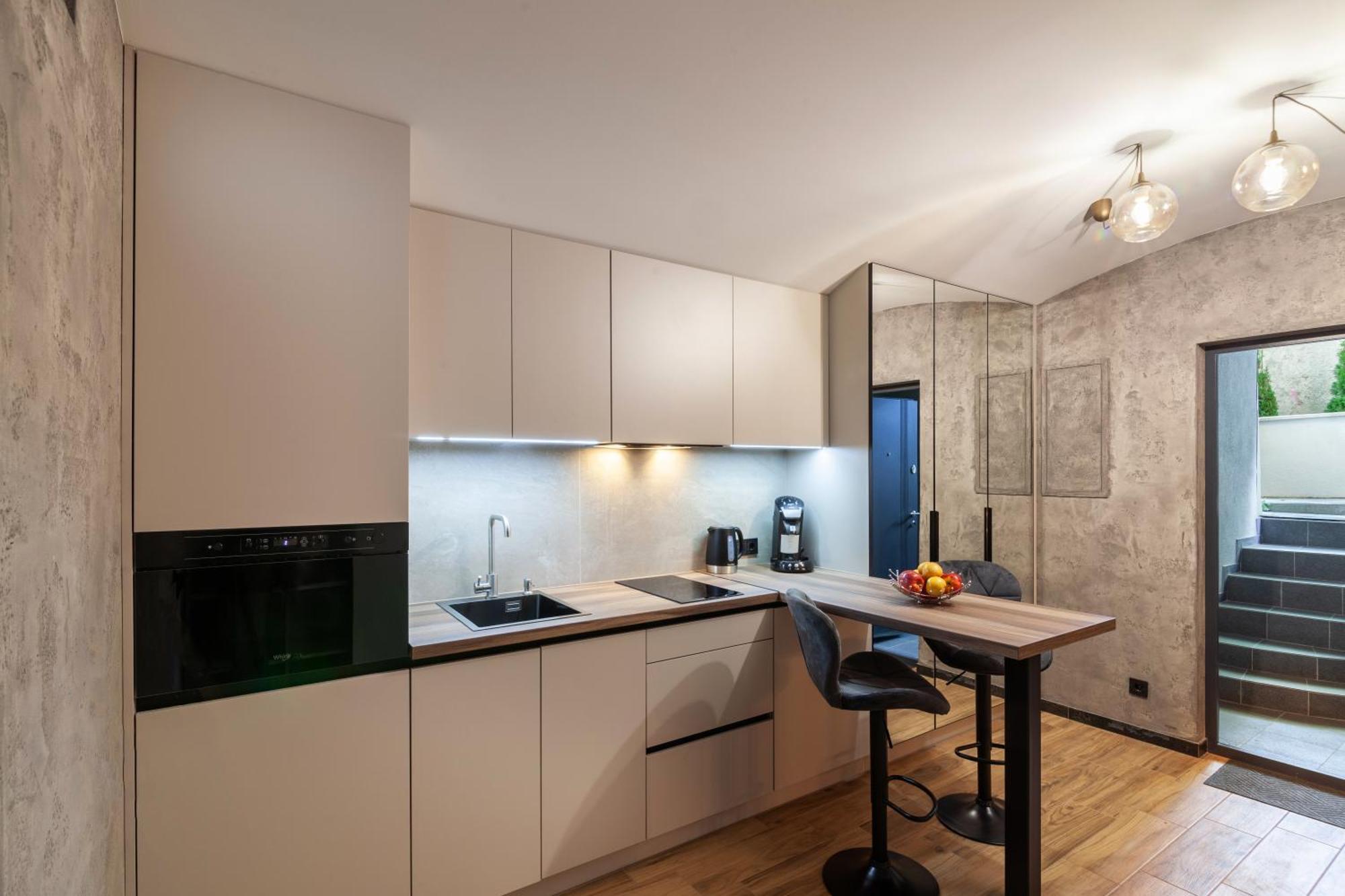 Royal Hot Jucuzzi Apartment Lwów Zewnętrze zdjęcie