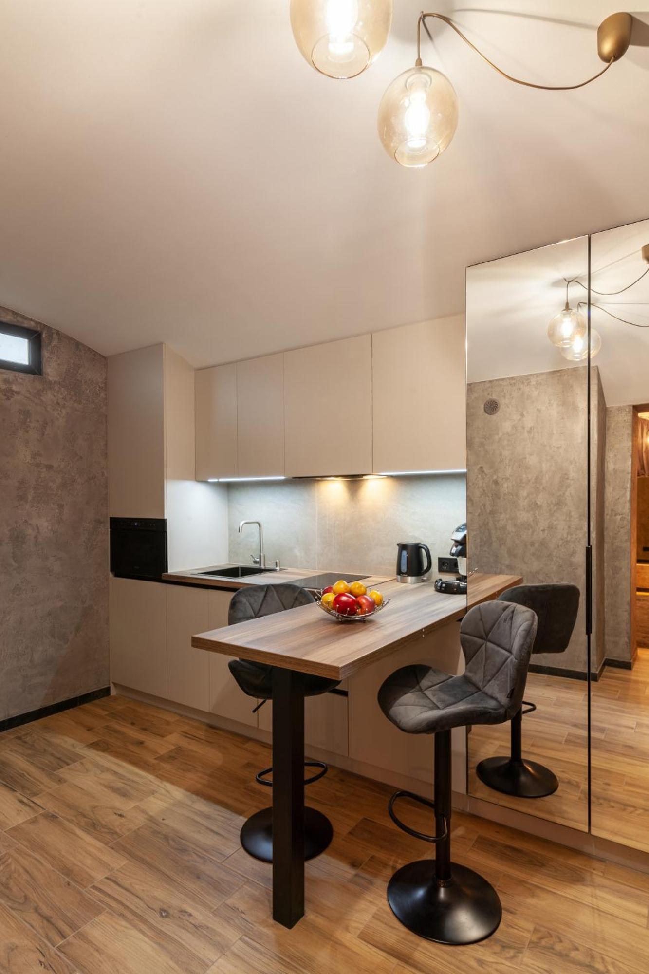 Royal Hot Jucuzzi Apartment Lwów Zewnętrze zdjęcie